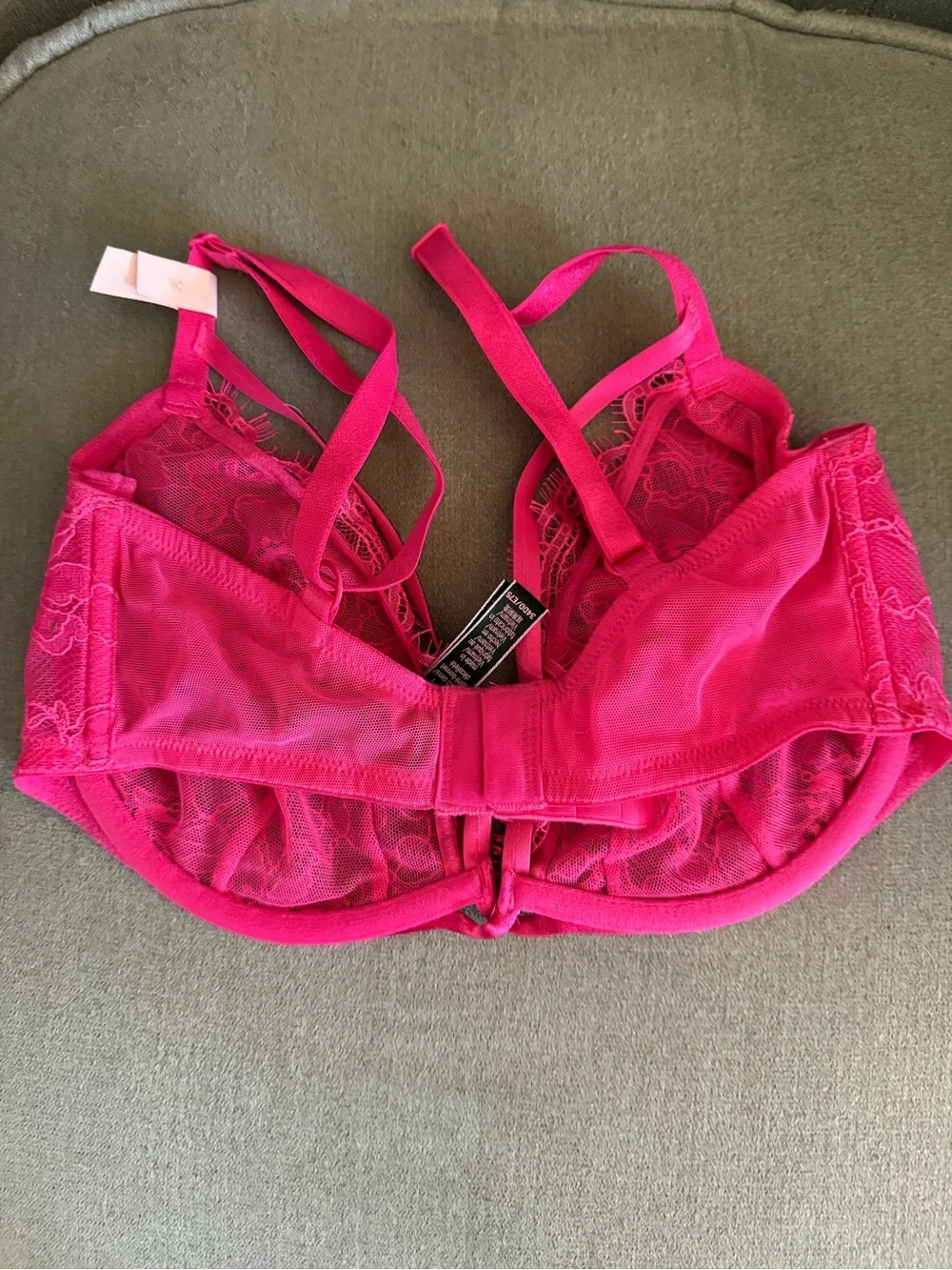 Victoria Secret NWT Lace Underwire Bra in Hot Pink